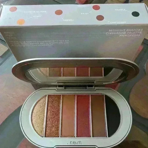 R.E.M.beauty Principessa Eyeshadow Palette in Midnight Shadows - Picture 1 of 11